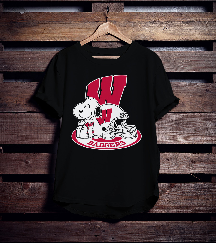 Wisconsin Badgers Snoopy Football Helmet T-Shirt