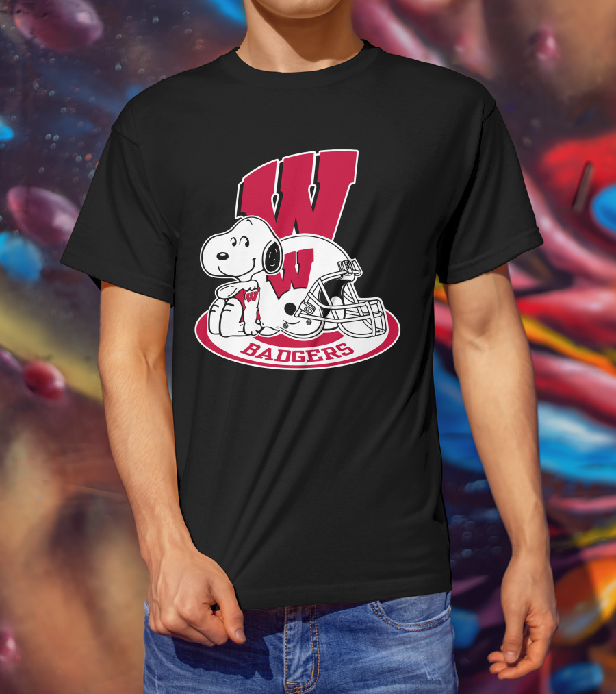 Wisconsin Badgers Snoopy Football Helmet T-Shirt