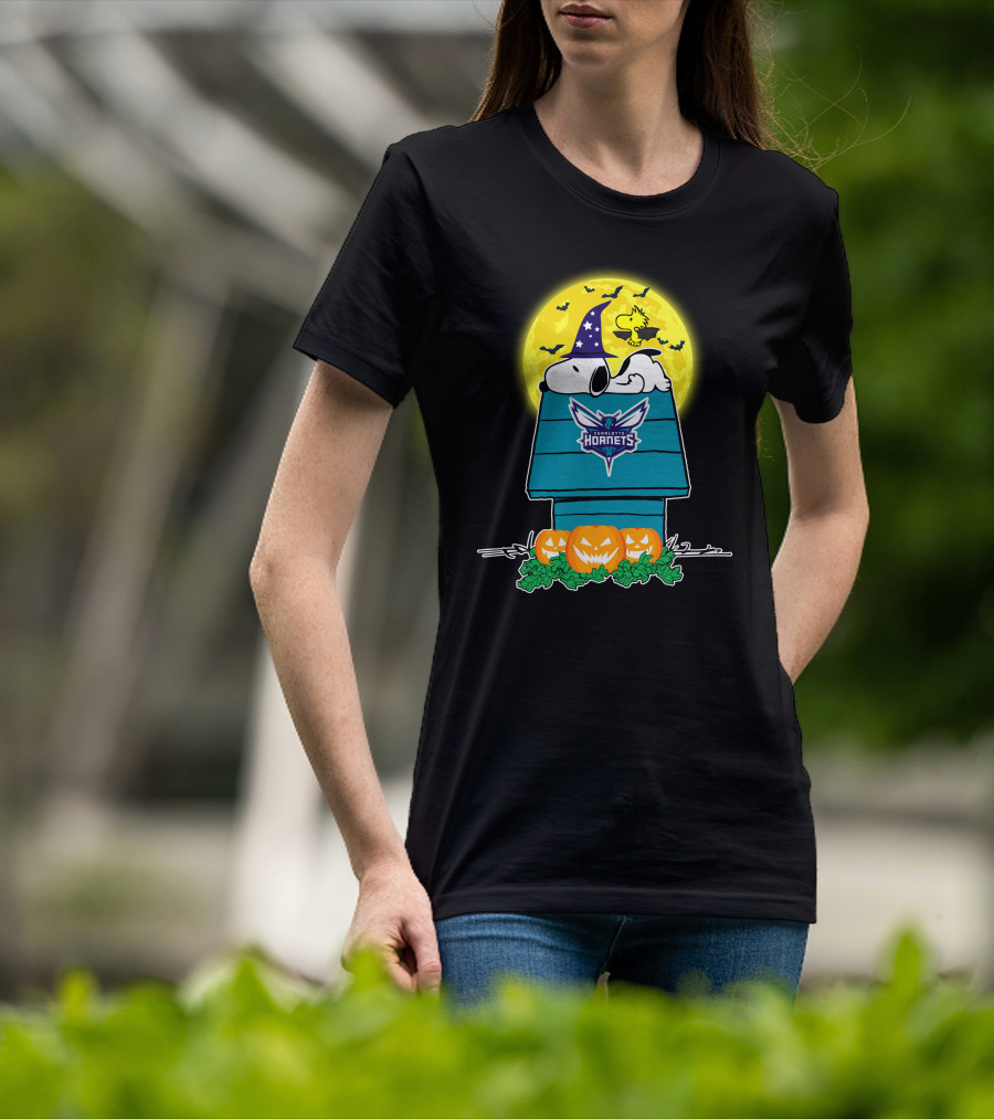 Charlotte Hornets Snoopy Halloween Moon Pumpkins T-Shirt