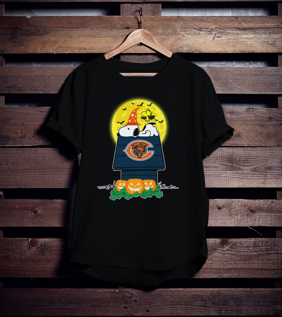 Snoopy And Woodstock With Chicago Bears Logo Halloween Scene T-Shirt