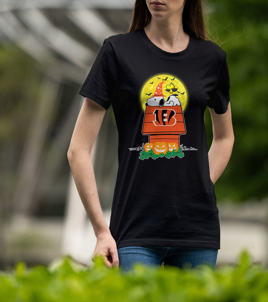 Cincinnati Bengals Snoopy And Woodstock Halloween Moon With Pumpkins And Witch Hat T-Shirt