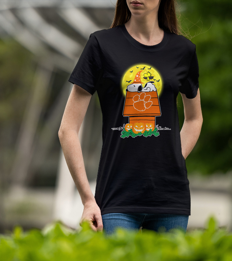 Clemson Tigers Halloween Snoopy Woodstock Moon Pumpkins T-Shirt