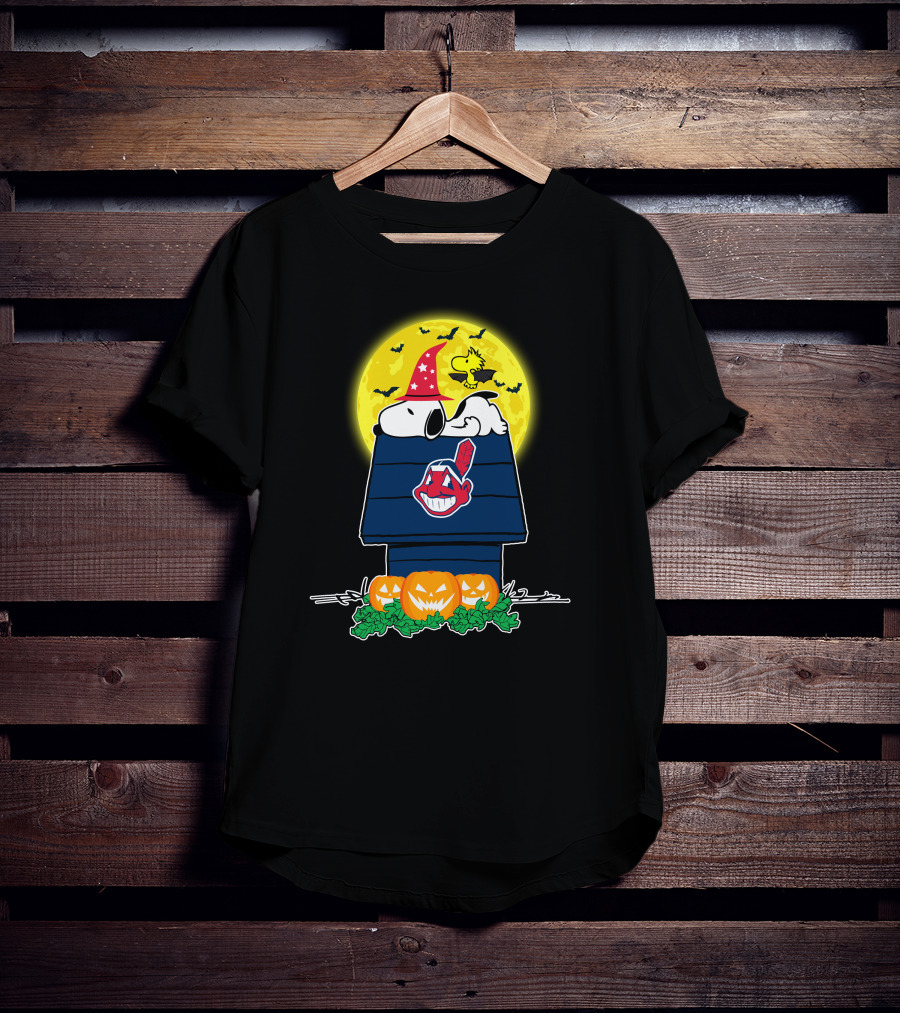 Cleveland Indians Snoopy Woodstock Halloween Pumpkins Full Moon T-Shirt