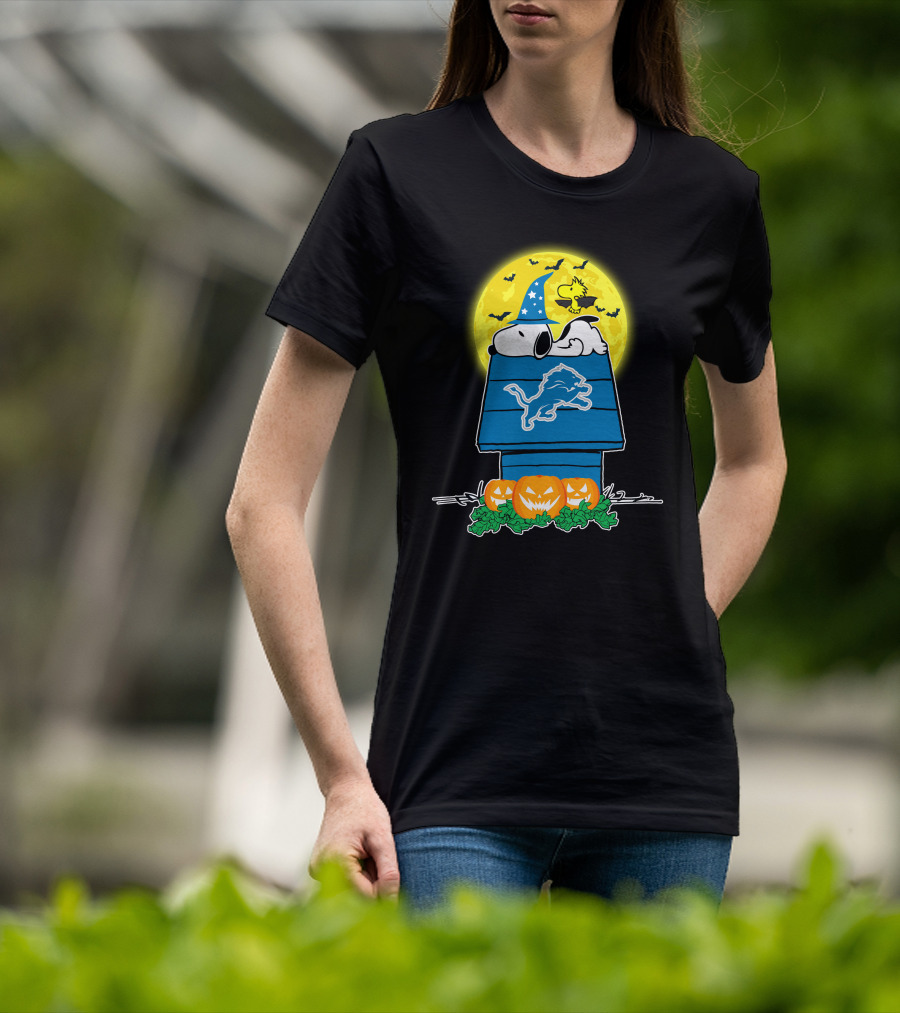 Detroit Lions Snoopy Halloween Pumpkins Woodstock Moon T-Shirt