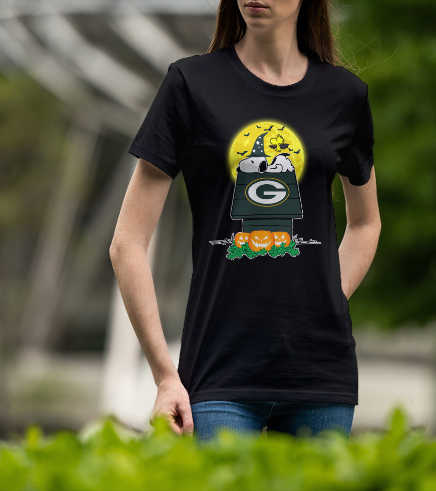 Green Bay Packers Snoopy Woodstock Halloween Moon Pumpkins T-Shirt