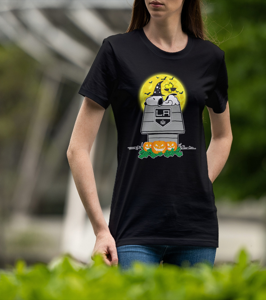 Los Angeles Kings Snoopy Halloween Doghouse Full Moon Pumpkins Woodstock T-Shirt
