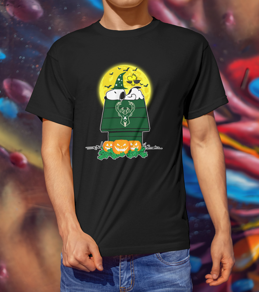 Milwaukee Bucks Snoopy Woodstock Halloween Pumpkins Moon House T-Shirt