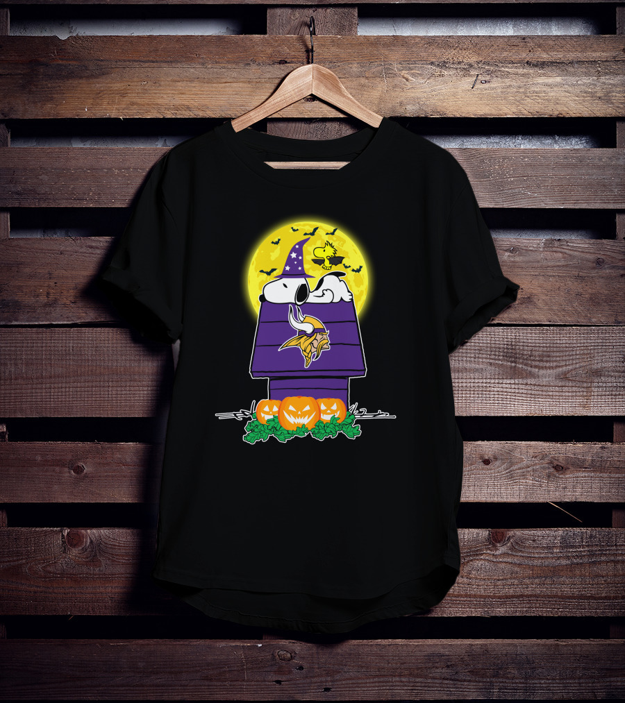 Minnesota Vikings Snoopy Halloween Peanuts Woodstock Pumpkins Full Moon T-Shirt