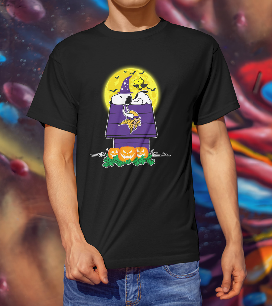 Minnesota Vikings Snoopy Halloween Peanuts Woodstock Pumpkins Full Moon T-Shirt