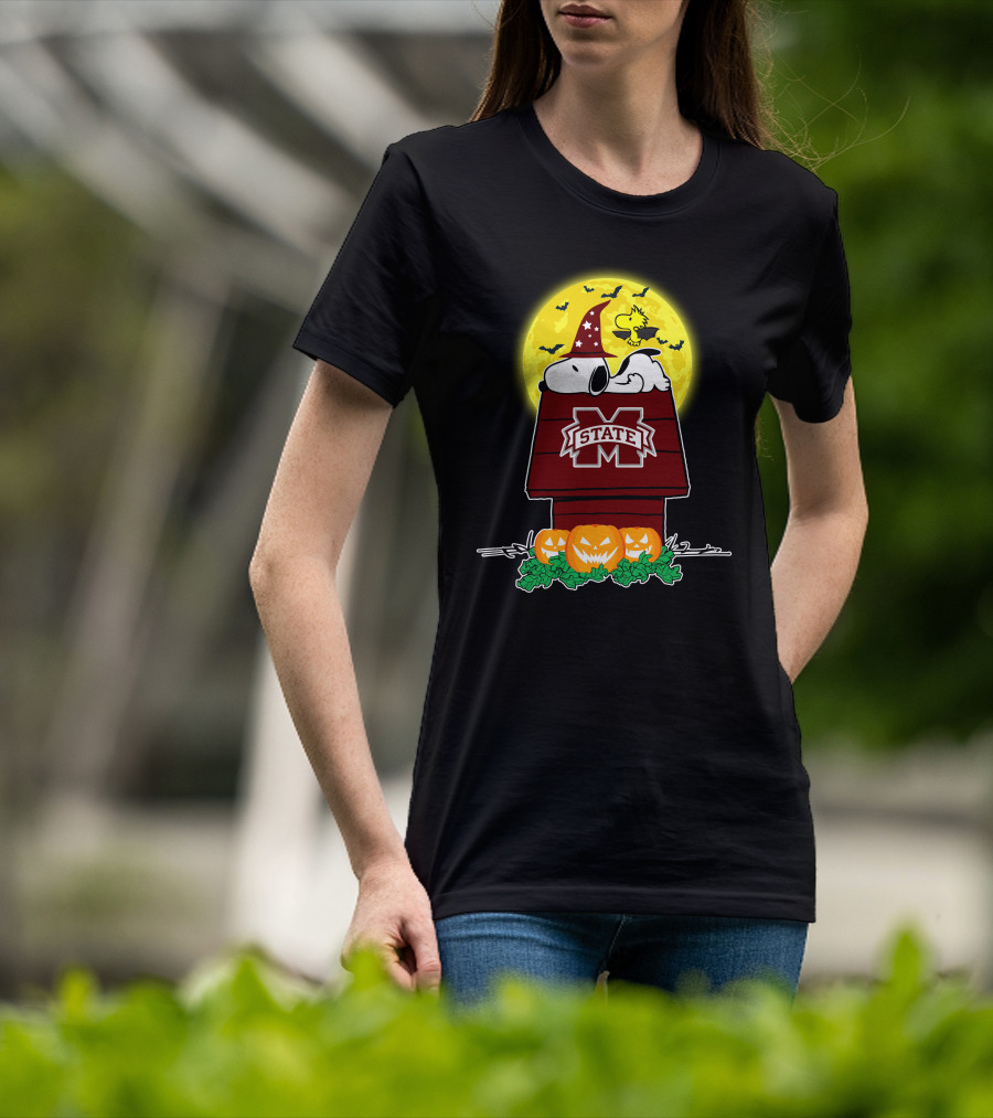Mississippi State Bulldogs Snoopy Halloween Peanuts Woodstock Moon Pumpkin T-Shirt