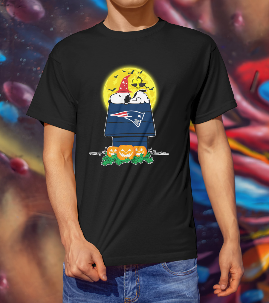 New England Patriots Snoopy Woodstock Halloween Moon Pumpkins T-Shirt