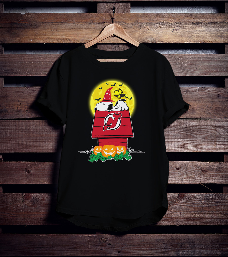 New Jersey Devils Snoopy Halloween Peanuts Charlie Brown Pumpkin Moon T-Shirt