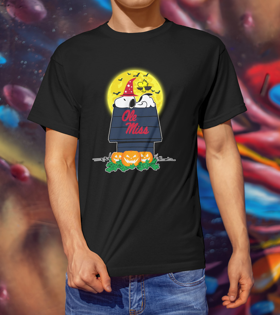 Ole Miss Halloween Snoopy Doghouse Pumpkins Full Moon T-Shirt