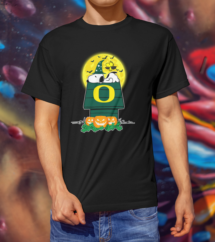 Snoopy Halloween Oregon Ducks Moon Pumpkins Woodstock Bats T-Shirt