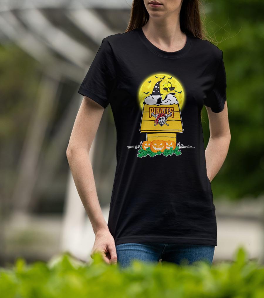 Pittsburgh Pirates Snoopy Halloween Jack-O'-Lanterns Peanuts Moon Bats T-Shirt