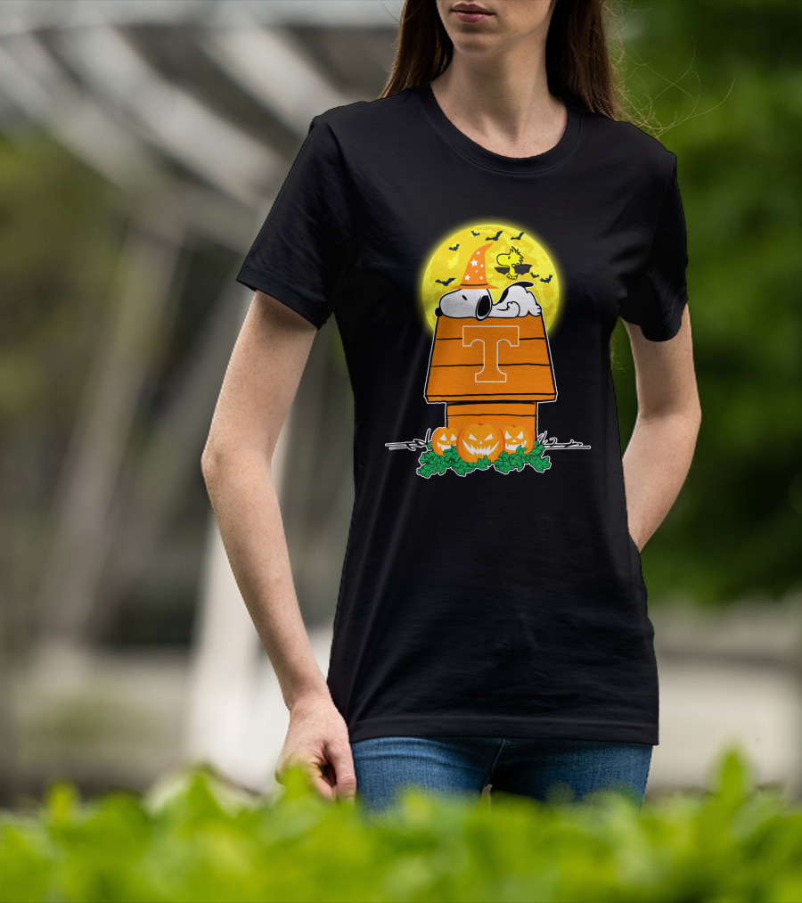 Tennessee Volunteers Snoopy Halloween Moon Pumpkins Woodstock House T-Shirt