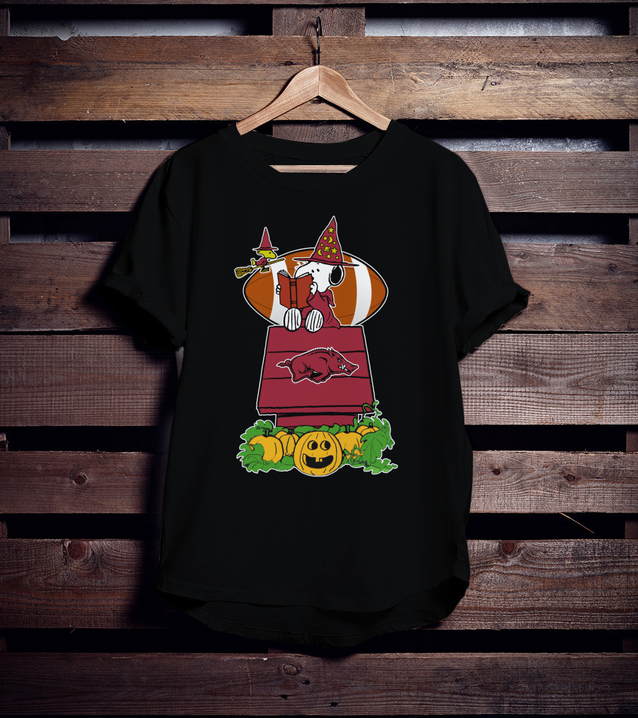 Arkansas Razorbacks Snoopy Halloween Woodstock Witch Pumpkin Football House T-Shirt