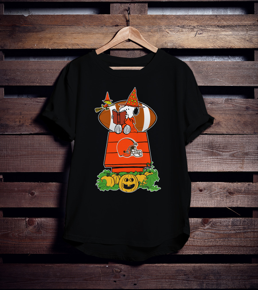 Cleveland Browns Halloween Snoopy Pumpkin Football Scene T-Shirt
