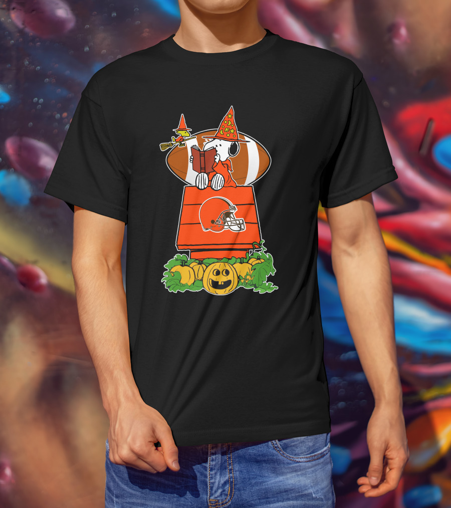 Cleveland Browns Halloween Snoopy Pumpkin Football Scene T-Shirt
