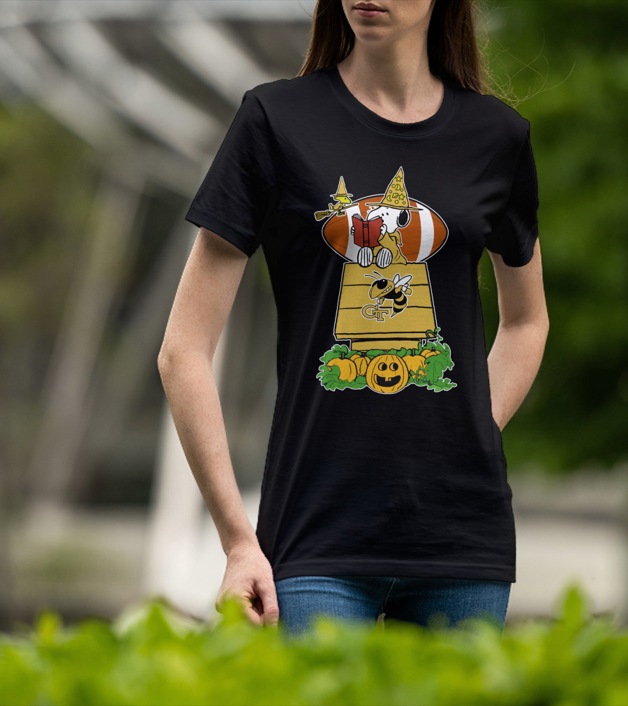 Georgia Tech Yellow Jackets Snoopy Halloween Football Magic Scene T-Shirt