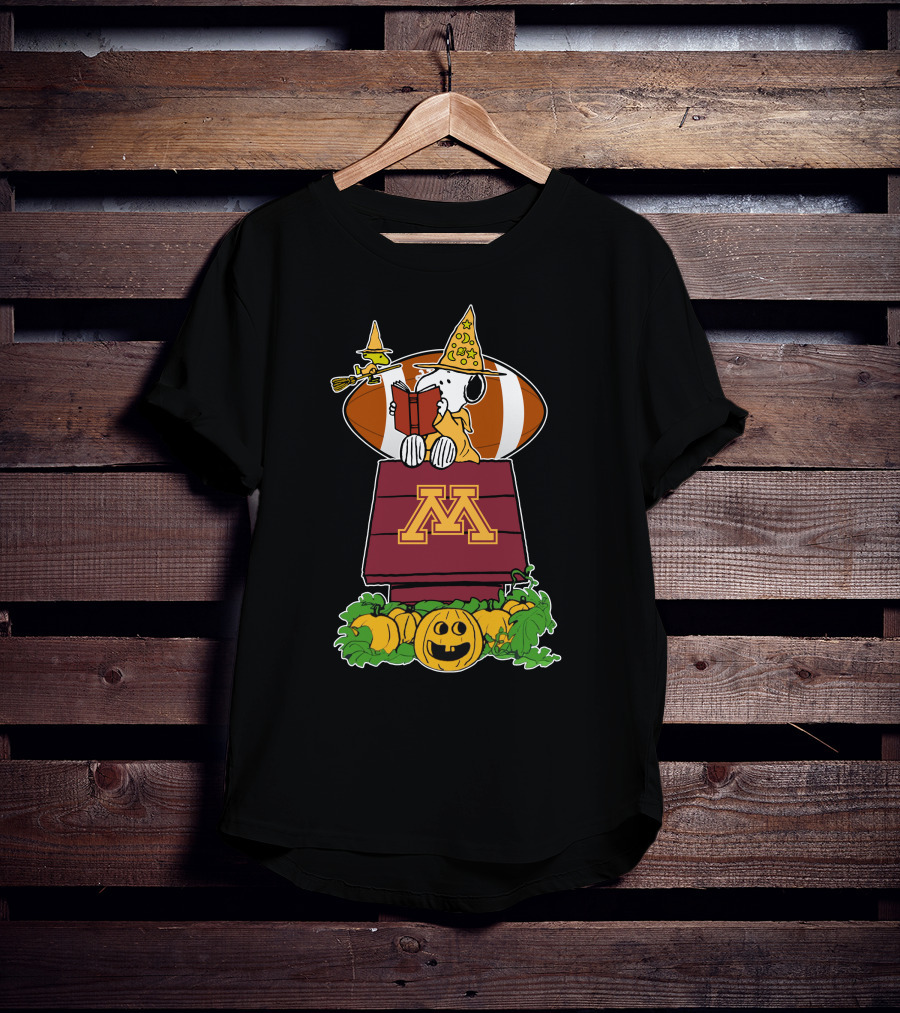Minnesota Golden Gophers Snoopy Halloween Pumpkin Football Doghouse T-Shirt