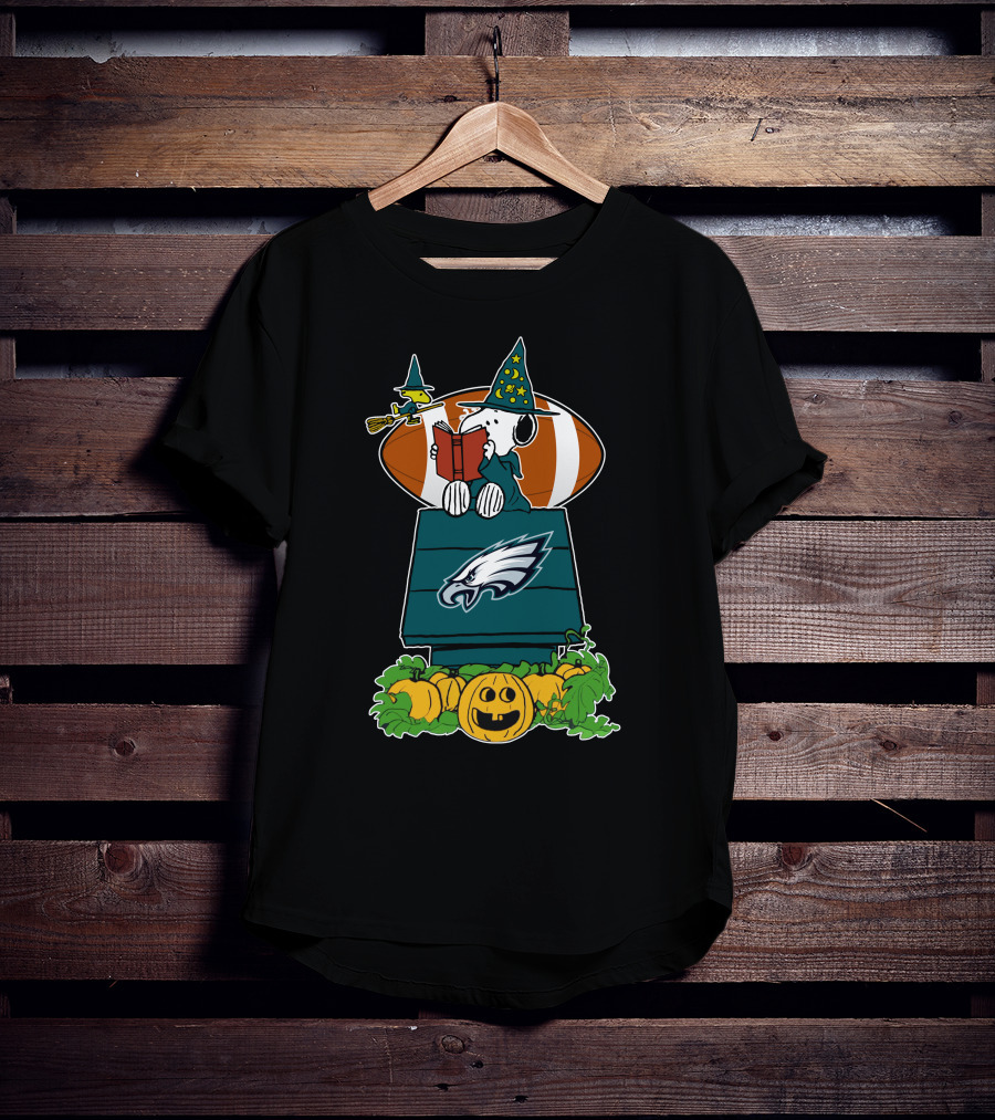 Philadelphia Eagles Snoopy Halloween Witch And Football Pumpkin Scene T-Shirt