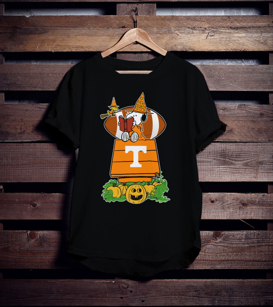Tennessee Volunteers Snoopy Halloween Football Peanuts Pumpkin Woodstock T-Shirt