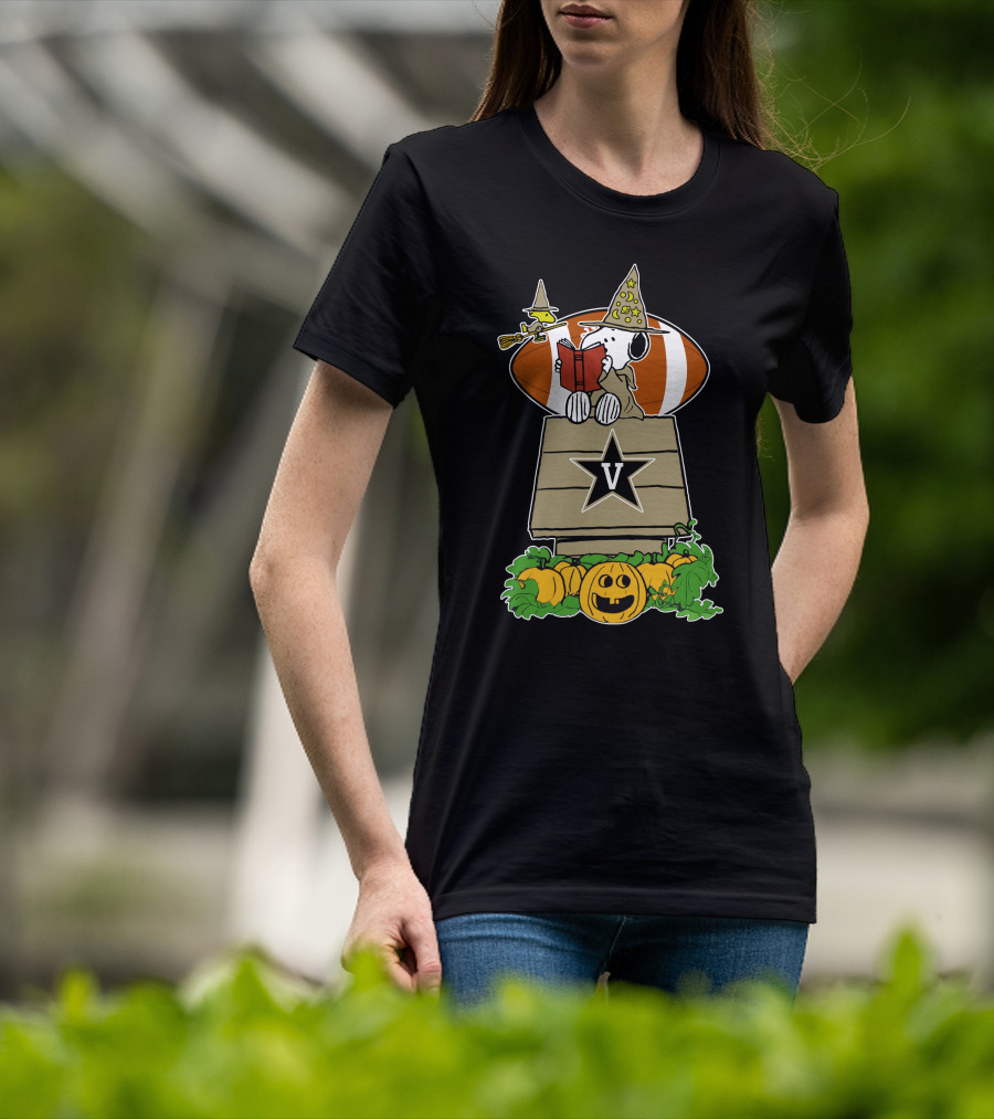 Vanderbilt Commodores Snoopy Halloween Football With Pumpkins T-Shirt