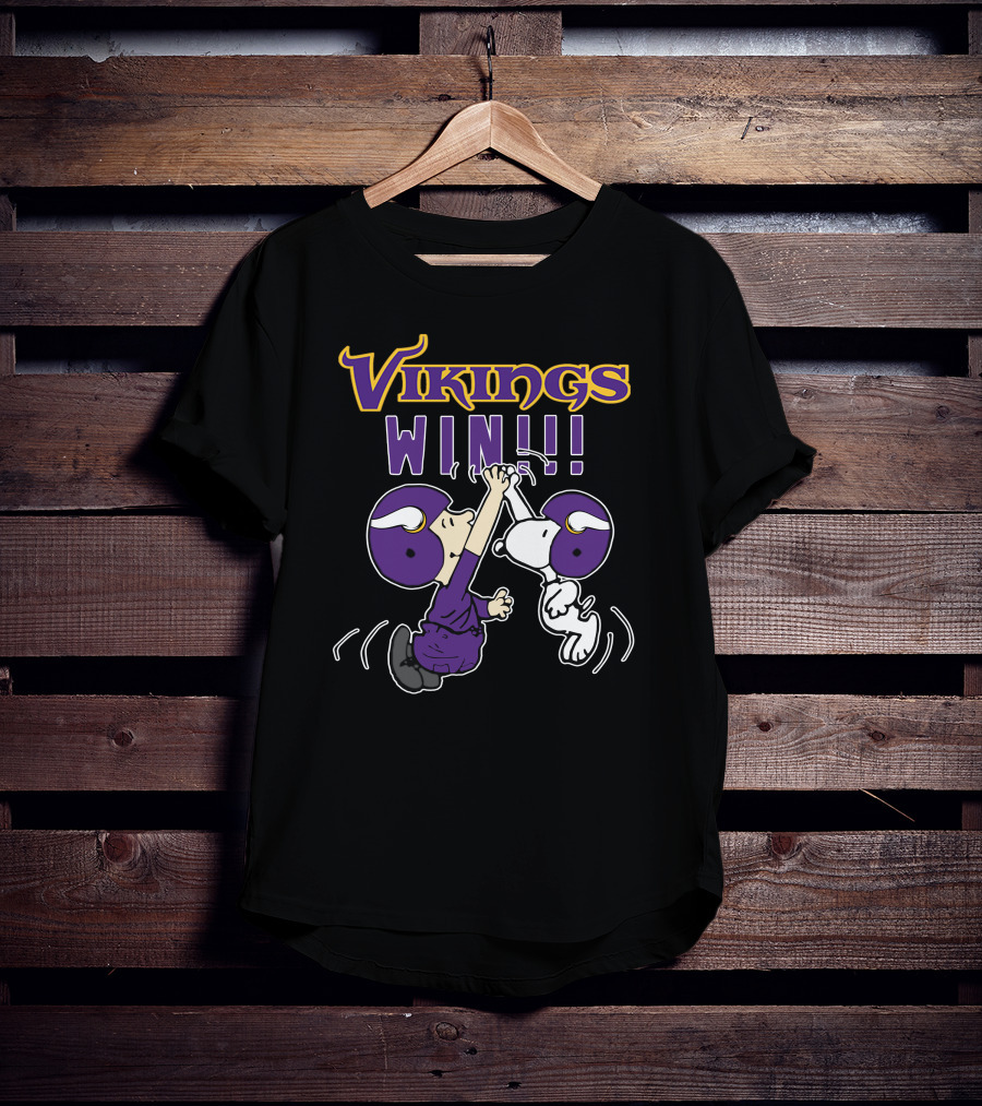 Vikings Win Peanuts High Five Celebration T-Shirt