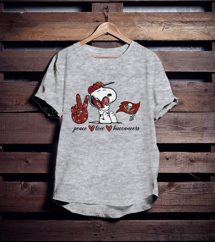 Peace Love Buccaneers Snoopy Tampa Bay Football Flag T-Shirt
