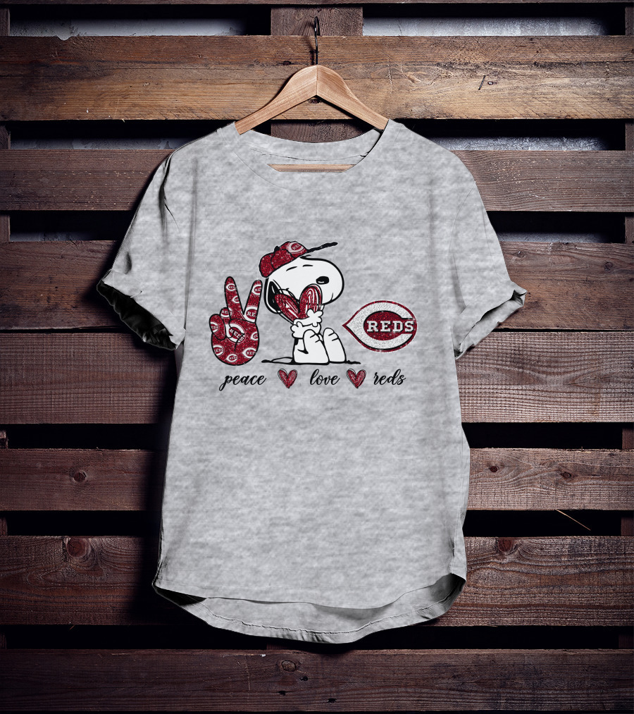 Snoopy Peace Love Cincinnati Reds MLB Fan Wear T-Shirt