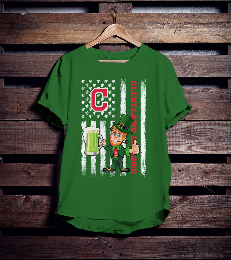 Cleveland Indians St Patrick's Day Leprechaun With Shamrock Flag And Beer Mug T-Shirt