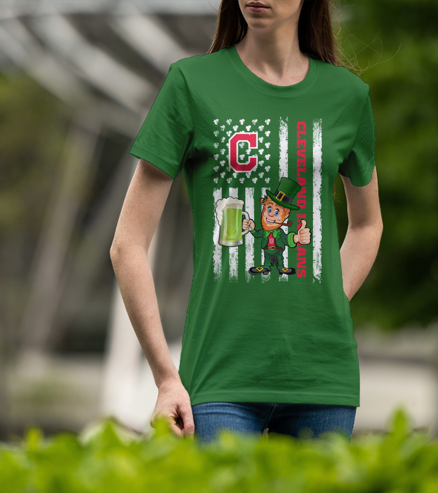 Cleveland Indians St Patrick's Day Leprechaun With Shamrock Flag And Beer Mug T-Shirt