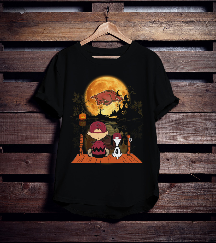 Arkansas Razorbacks Halloween Peanuts Moon Silhouette T-Shirt