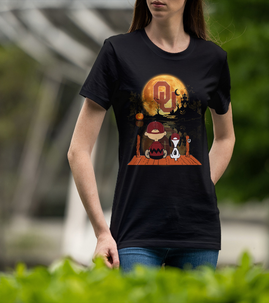 Oklahoma Sooners Halloween Moon Charlie Brown And SnoopyOU Haunted House T-Shirt