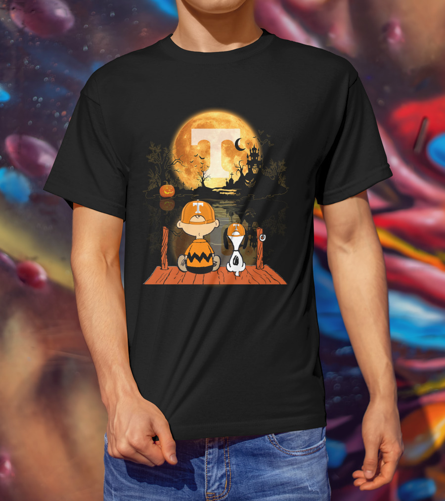 Tennessee Volunteers Halloween Full Moon T And Snoopy Pumpkin Scene T-Shirt