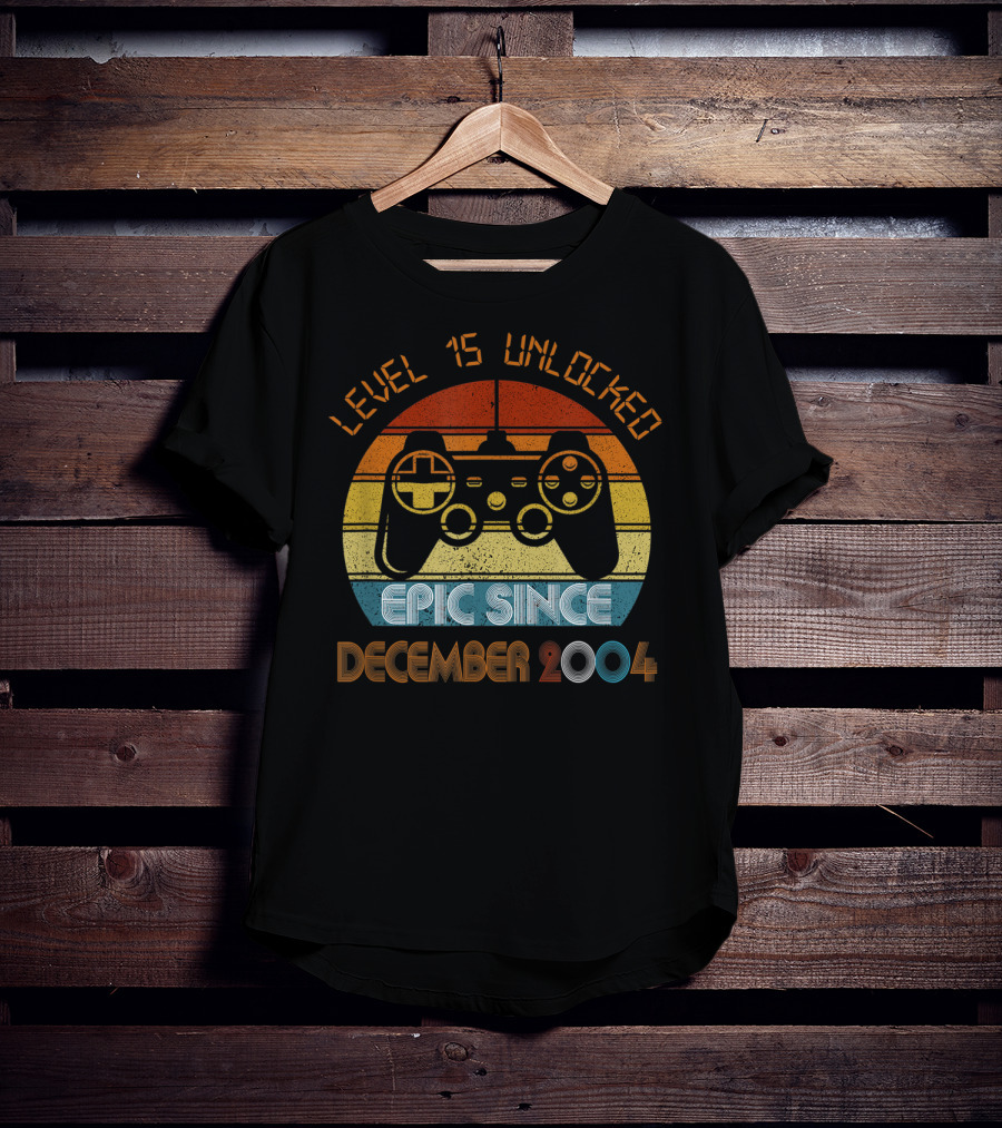 Level 15 Unlocked Epic Since December 2004 Retro Game Controller T-Shirt