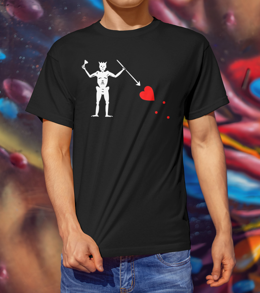 Skeleton With Spear And Heart On Blackbeard's Jolly Roger Pirate Flag T-Shirt