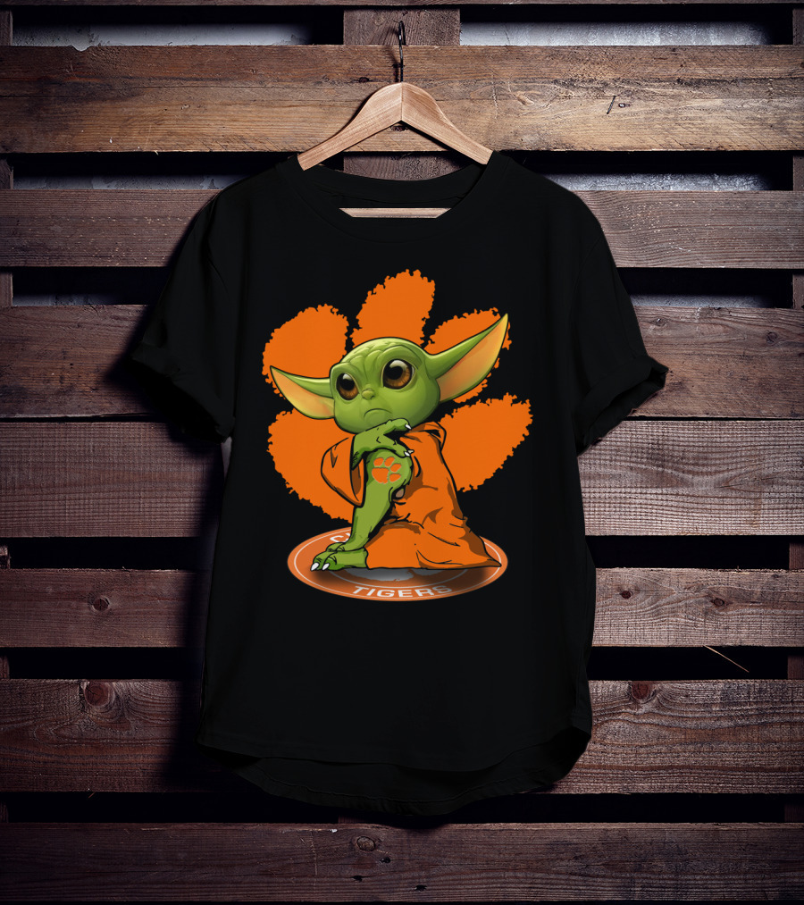 Clemson Tigers Baby Yoda Paw Prints T-Shirt