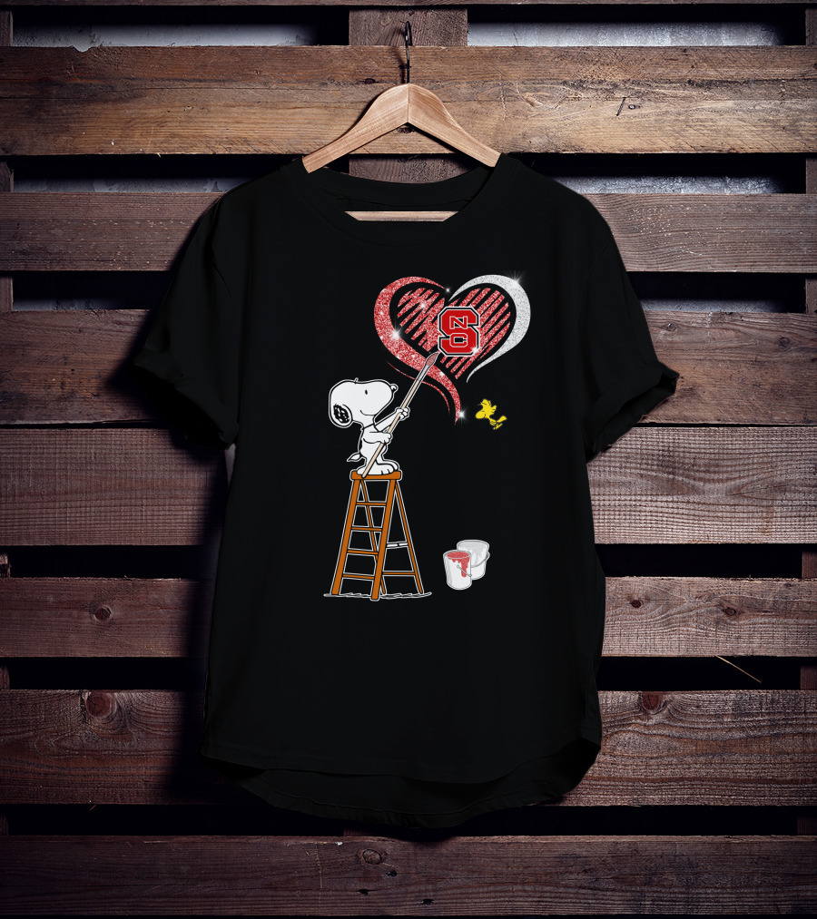 Snoopy North Carolina State Wolfpack Heart Painting Peanuts Woodstock T-Shirt