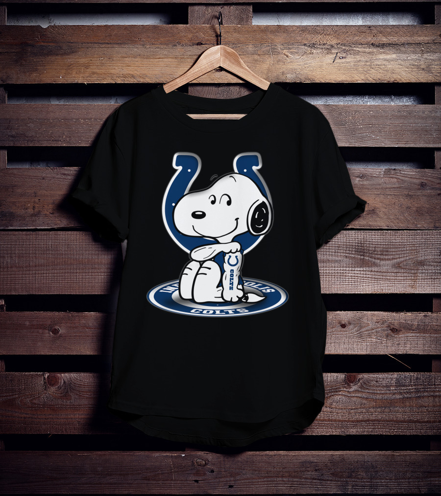 Snoopy Hugging Indianapolis Colts Horseshoe T-Shirt