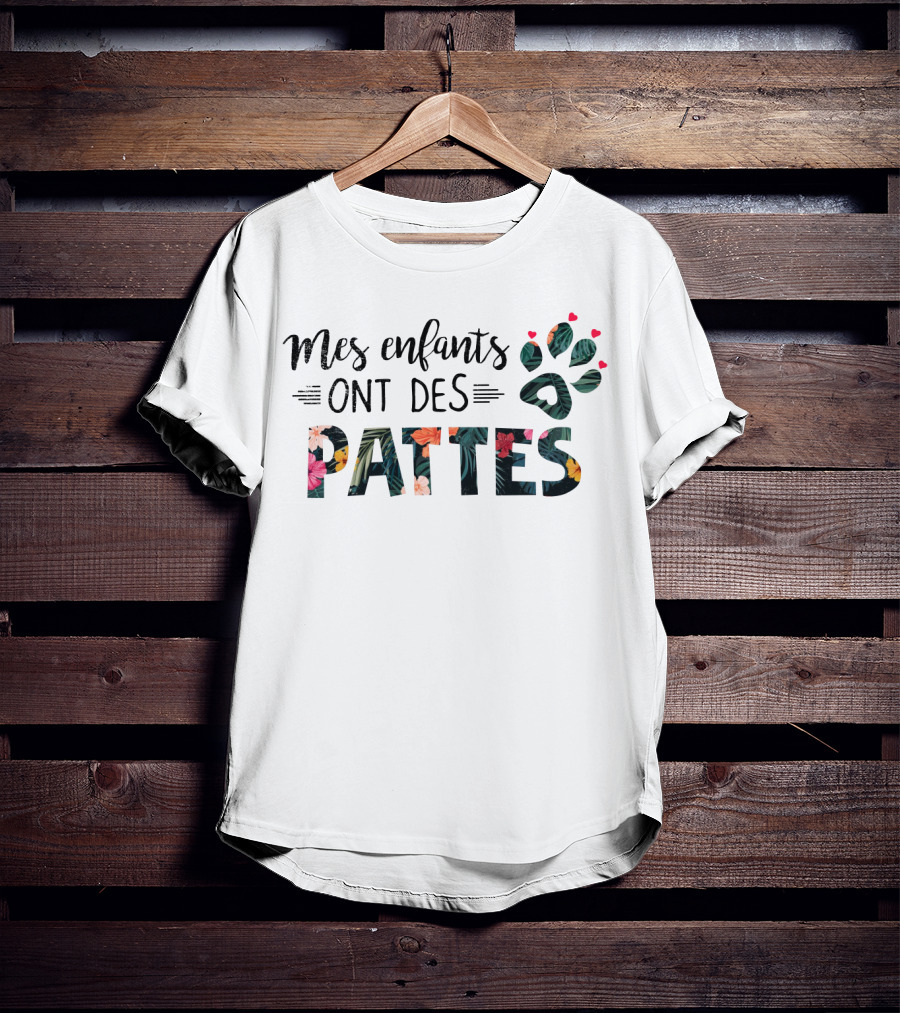 Mes Enfants Ont Des Pattes Floral Paw Prints T-Shirt