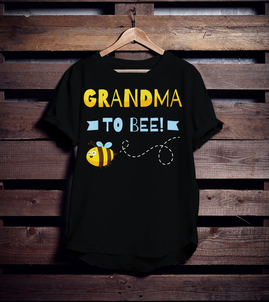 GRANDMA TO BEE Pregnancy Announcement With Bumblebee T-Shirt