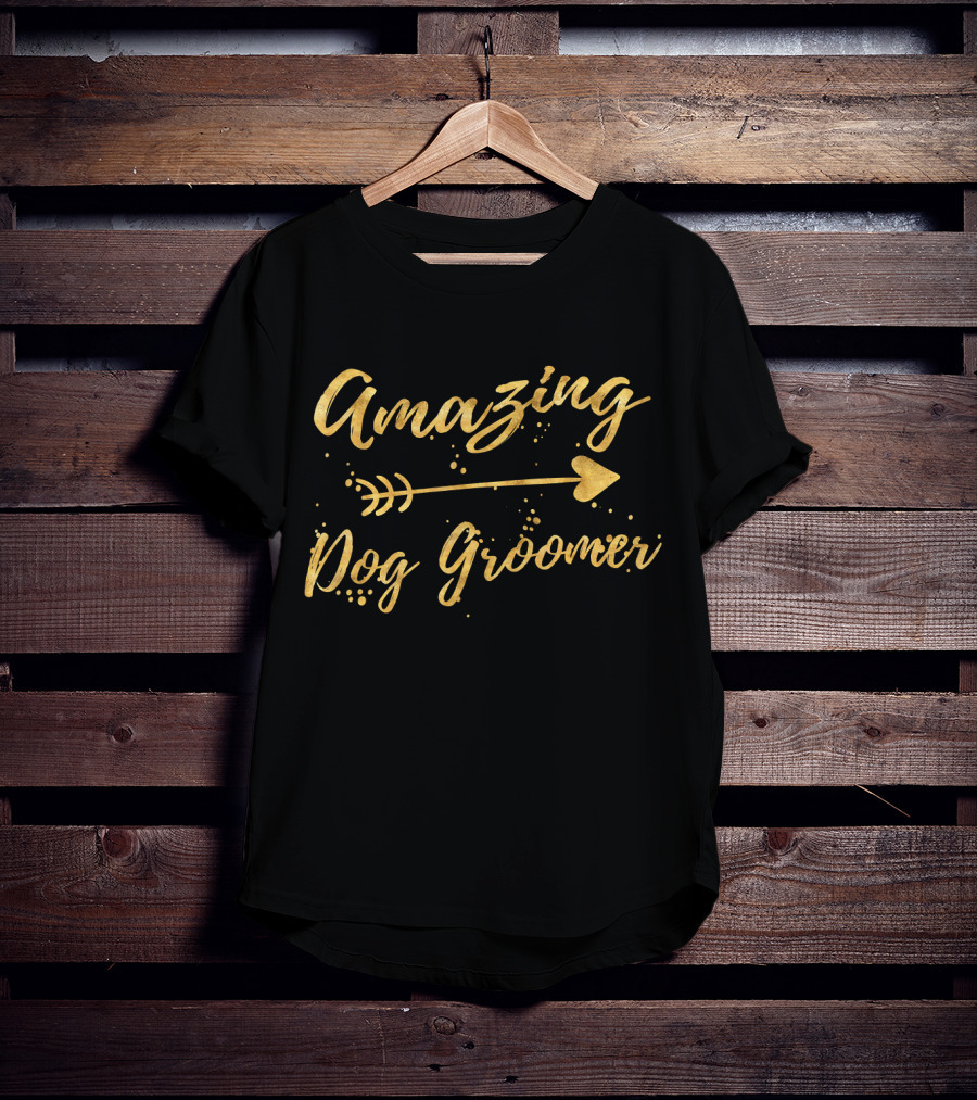 Amazing Dog Groomer Arrow Text T-Shirt