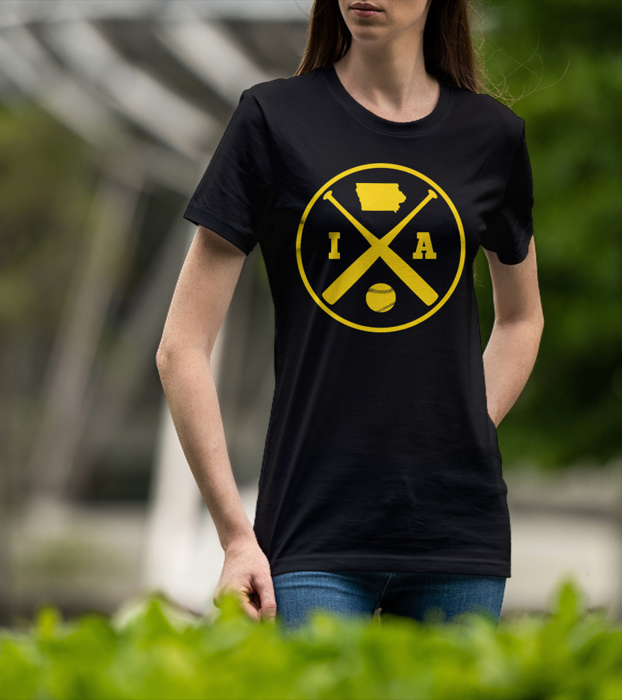 Vintage IA State Outline Iowa Baseball Bats T-Shirt