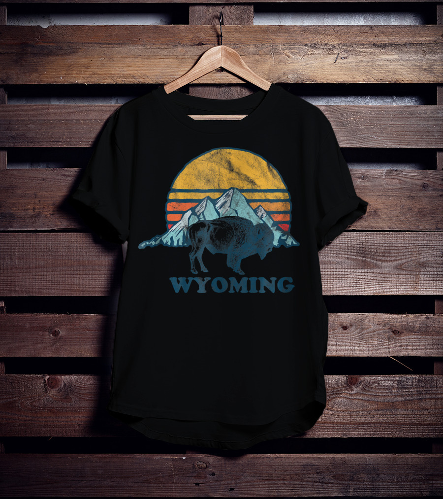 Vintage Wyoming Sunset Buffalo And Mountains T-Shirt