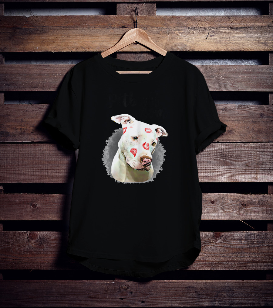 Pitbull Mom With Cute Lipstick Kiss Marks T-Shirt