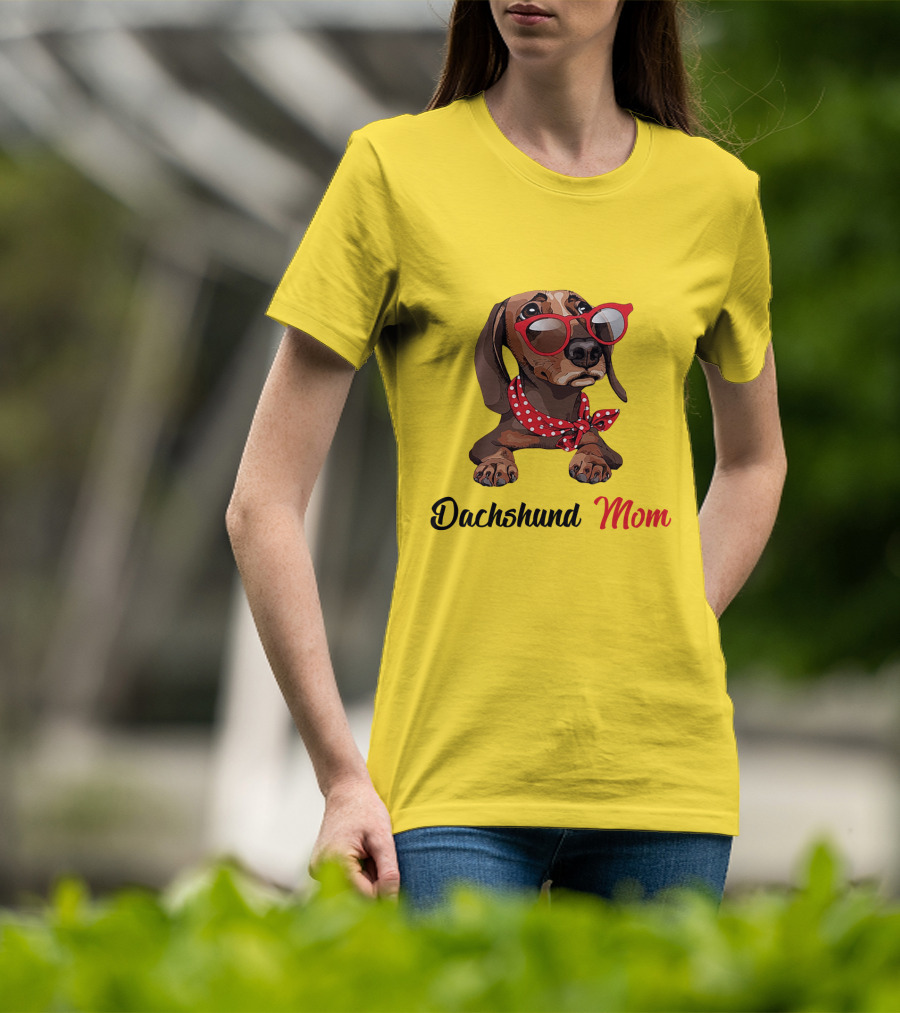Dachshund Mom Red Glasses And Polka Dot Scarf T-Shirt