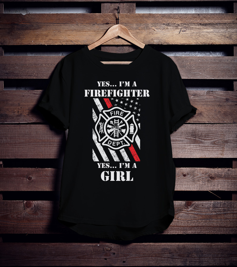 YES . I'M A FIREFIGHTER YES . I'M A GIRL T-Shirt