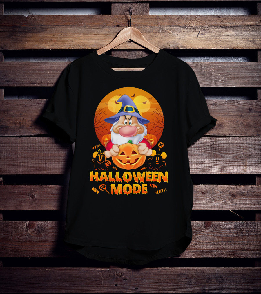 Grumpy Halloween Mode Wizard With Jack-O'-Lantern T-Shirt